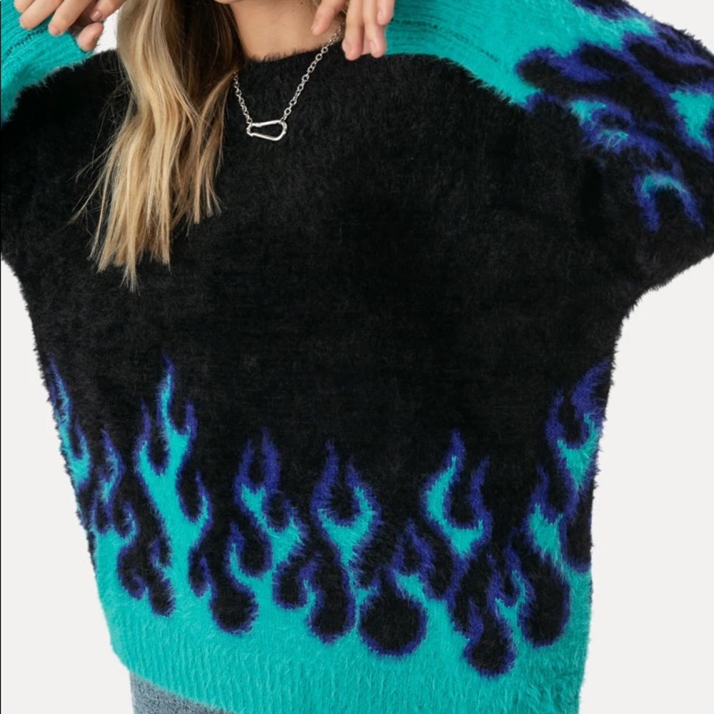 ADIKA. ONE SIZE. FLAME SWEATER.